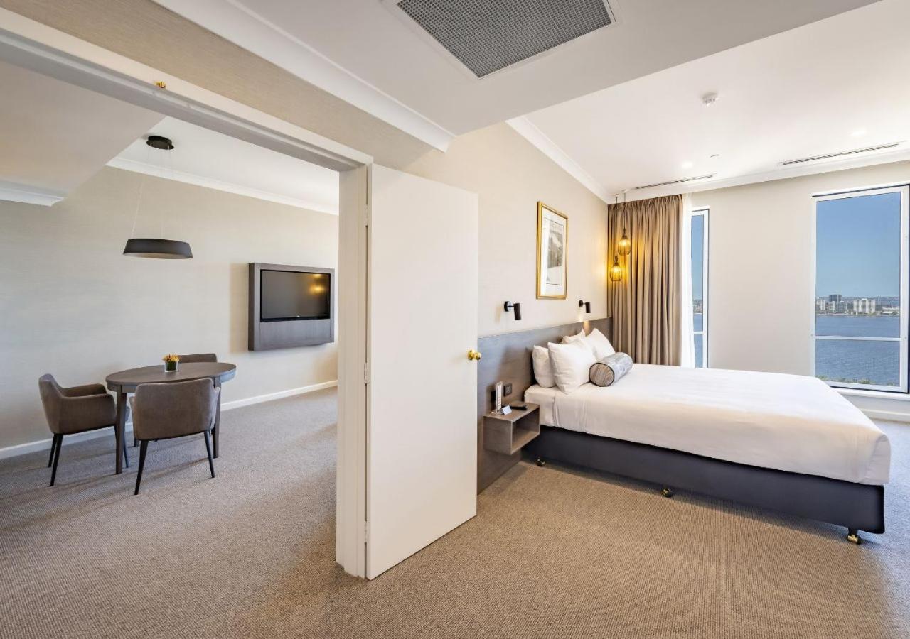 Duxton Hotel Перт Экстерьер фото A suite at the hotel