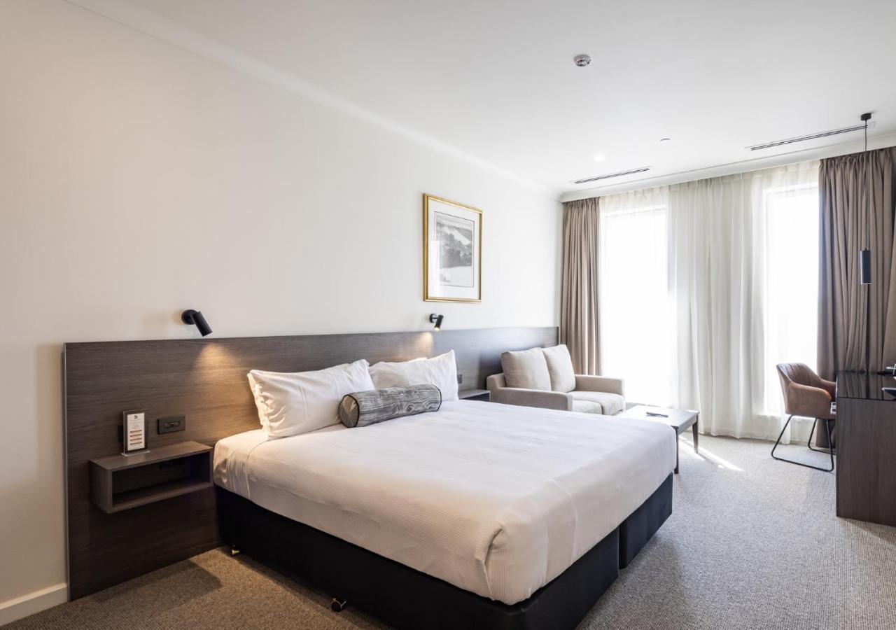 Duxton Hotel Перт Экстерьер фото A room at the hotel