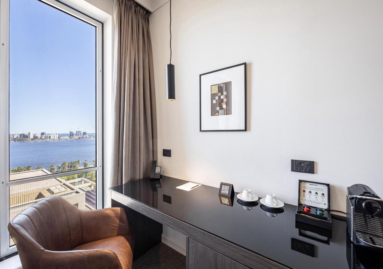 Duxton Hotel Перт Экстерьер фото A room at the hotel