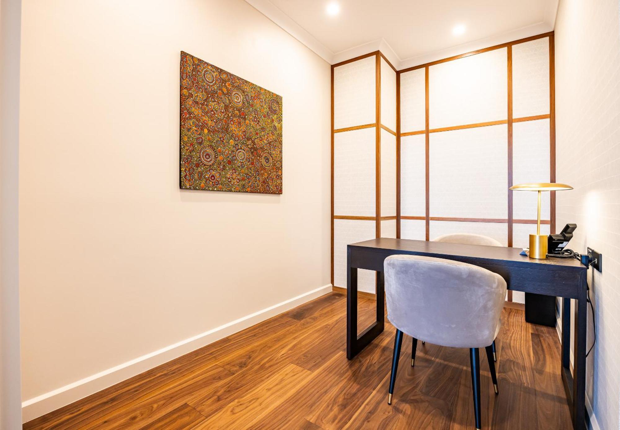 Duxton Hotel Перт Экстерьер фото A room at the gallery